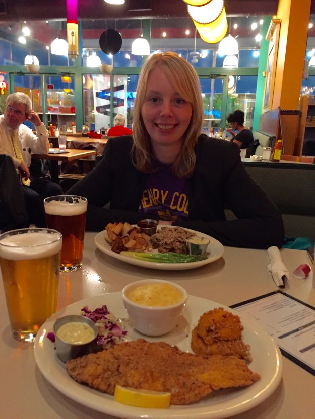 Dinner at Wishbone: Noëmi's pulled pork and my Southern fried catfish