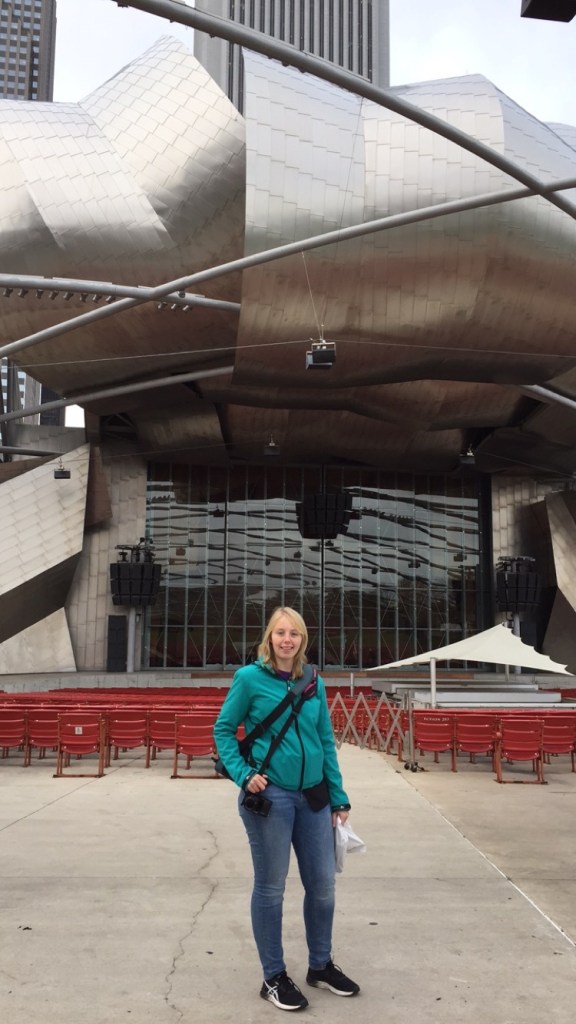 noemi-in-pritzker-pavilion-1