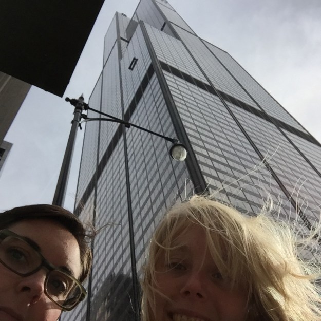 sears-tower-street-selfie
